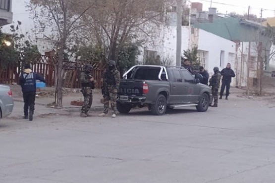 Cuatro detenidos tras allanamientos por resistencia a la autoridad y portación de arma de fuego