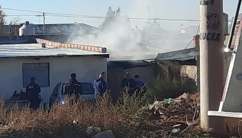 Bomberos sofocaron incendio sobre una vivienda 