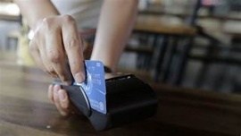 La AFIP vigila cuentas y consumos con tarjeta: hasta qué montos se podrá gastar sin controles