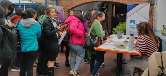 Éxito en la entrega de boletos gratuitos a estudiantes santacruceños