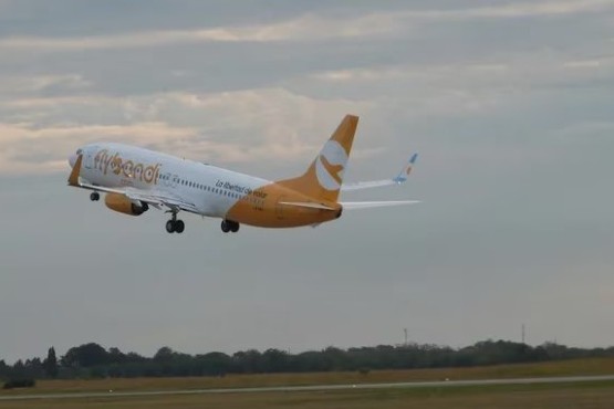 Flybondi cancela vuelos por las restricciones para acceder a dólares: hay 5.500 pasajeros afectados