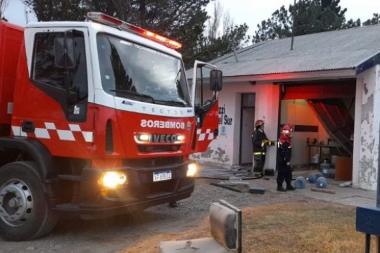 Bomberos intervinieron en una explosión en planta de Camuzzi 