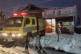 Bomberos sofocaron incendio sobre panadería