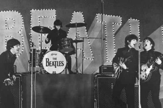 Paul McCartney anunció el lanzamiento de una canción inédita de los Beatles grabada con IA