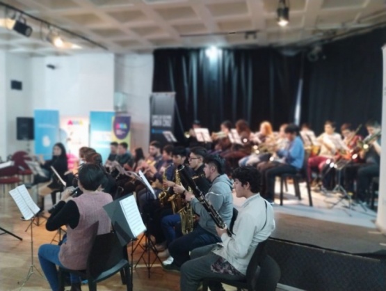 La Banda Sinfónica de la Escuela ReSi brindó un concierto en la Feria Provincial del Libro
