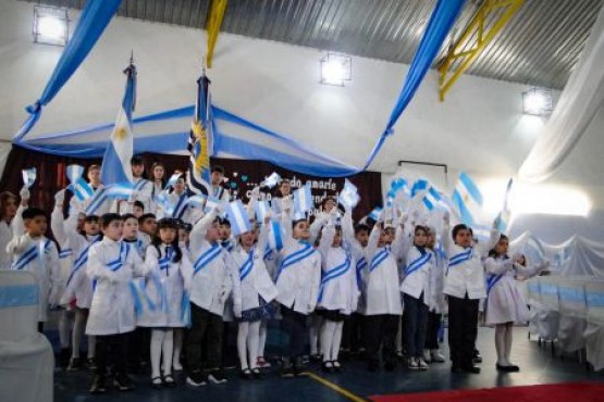 Estudiantes prometieron lealtad a la Bandera “Mirando a Malvinas” en todas las escuelas de Santa Cruz
