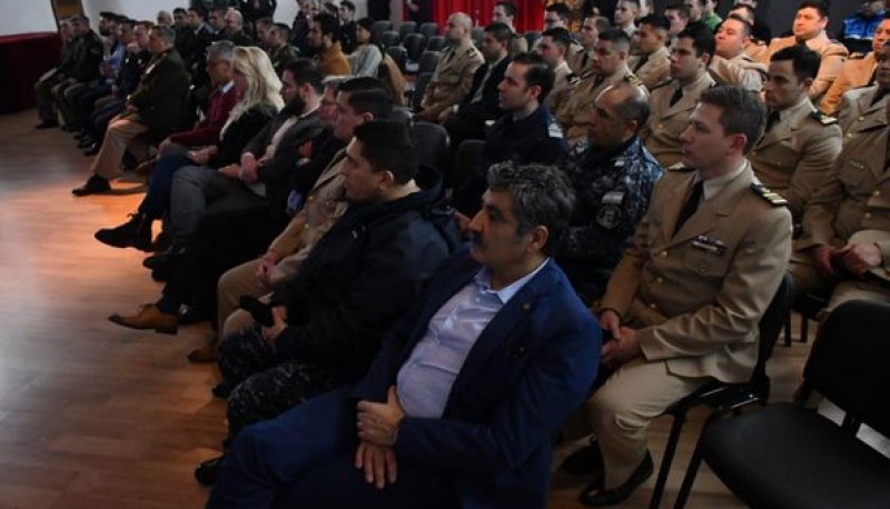 El Jefe de Policía presente en la disertación de Prefectura Naval Argentina