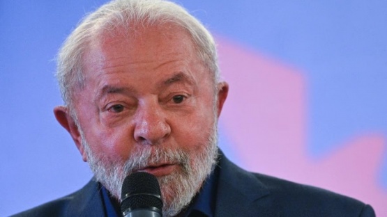 Lula promulgó una ley que obliga a paridad salarial entre hombres y mujeres