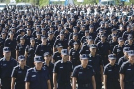 El Gobierno fijó aumentos salariales para el personal militar y policial