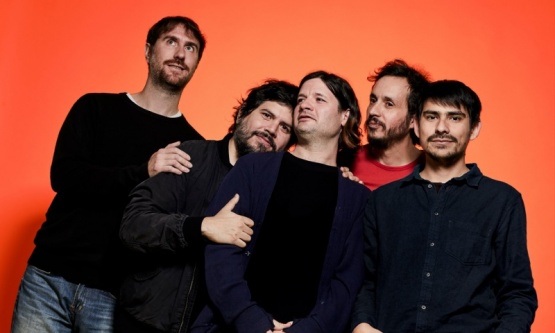 Él Mató estrena álbum y revitaliza su discografía con una aproximación ochentosa