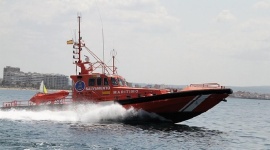 Rescatistas españoles hallan embarcación con unas 200 personas a bordo