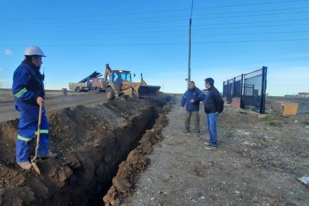 Servicios Públicos instaló redes de agua en el barrio Ayres Argentinos