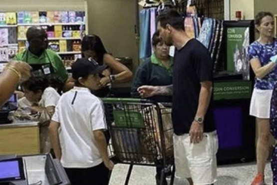 La foto viral de Lionel Messi comprando en un supermercado de Miami