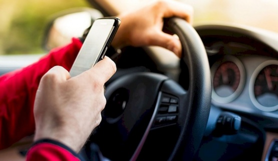 La utilización del celular constituye uno de los mayores riesgos al volante