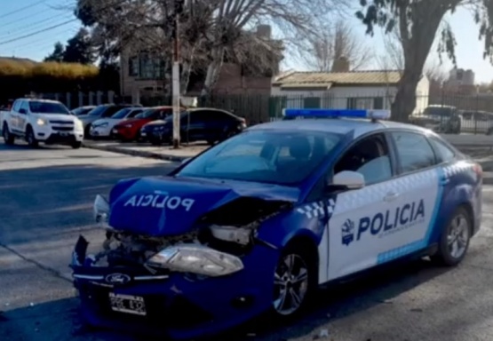 Móvil policial protagonizó un choque