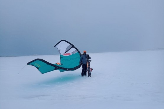 El snowkite, un deporte para aprovechar el invierno
