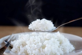 Le sentían gusto raro al arroz y descubrieron que se trataba de algo completamente desagradable