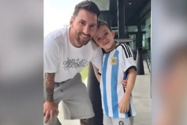El gesto de Lionel Messi con un niño que padece la misma enfermedad que él tuvo