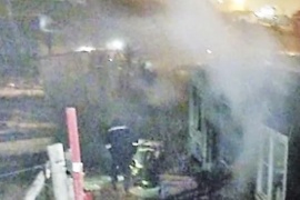 Bomberos sofocaron incendio sobre vivienda