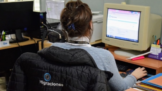 Migraciones realizó la regulación de documentación de vecinos en Pico Truncado