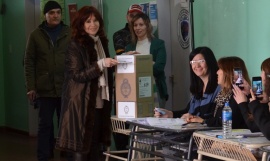 Cristina Fernández recordó a Néstor Kirchner en la votación