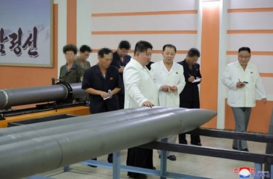 Corea del Norte: Kim Jong Un ordenó aumentar la producción de misiles