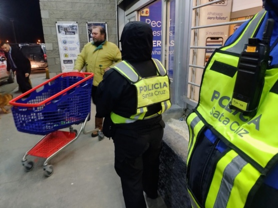 Policía realiza prevención en supermercados