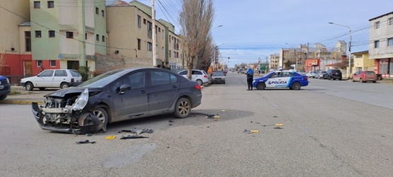 Dos autos colisionaron esta mañana