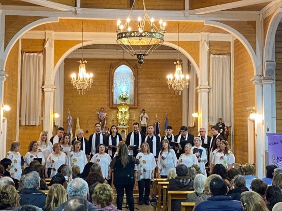 Coro Aonikenk se presentó en la Catedral de Río Gallegos