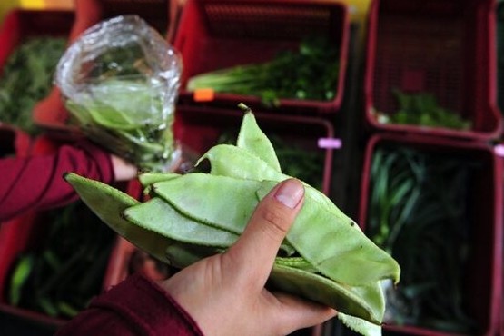 Buscan que frutas y verduras no se vendan en envoltorios plásticos