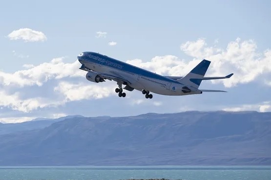 ANSES: cómo acceder a descuentos en pasajes de avión de hasta 20%