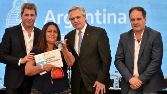 Alberto Fernández encabeza la entrega de viviendas en San Juan