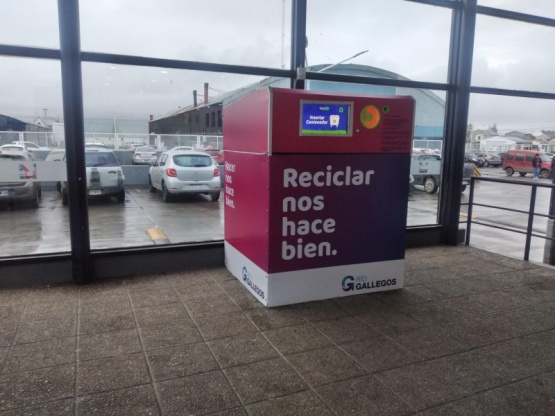 Comenzó la instalación de las máquinas de ecocanje de botellas PET en Río Gallegos