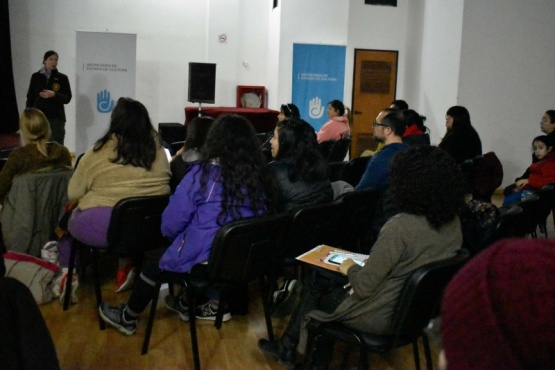 Especialistas del Parque Monte León dictaron charla sobre reproducción de plantas nativas