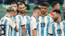 Bombas de estruendo y fuegos artificiales: hinchas bolivianos complicaron la madrugada de la Selección Argentina