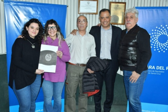 Homenaje a Matías Mazú en el salón del Bloque PJ