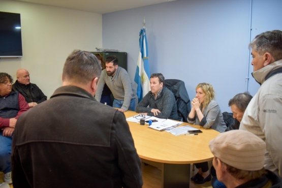 Municipio se reunió con representantes de taxistas y remiseros por servicios ilegales