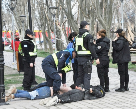 Dos detenidos por pelearse