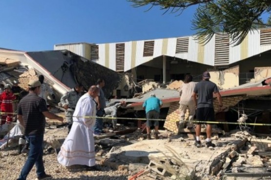 Se derrumbó el techo de una iglesia durante una misa: al menos siete muertos