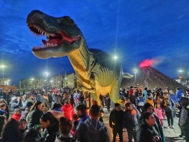 El “Parque de los Dinos” abrió sus puertas con cientos de niños presentes