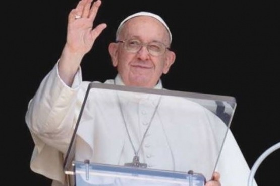 El Papa abre la posibilidad limitada de bendecir parejas del mismo sexo