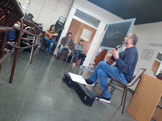 El reconocido músico argentino Héctor Tortosa llevará adelante un taller intensivo de guitarra