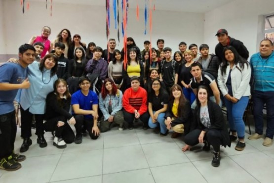  Educación se reunió con estudiantes y auxiliares docentes en Caleta Olivia