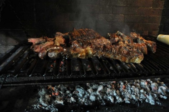 Ofrece pagarle un asado a quien le consiga una casa para alquilar