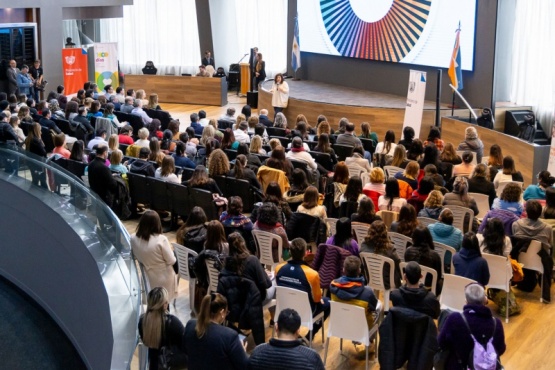 Vizzotti inauguró encuentro sobre la implementación de la Ley 1000 días en Tierra del Fuego