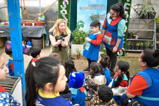 Niños y niñas del Jardín “La Taperita” visitaron el vivero municipal