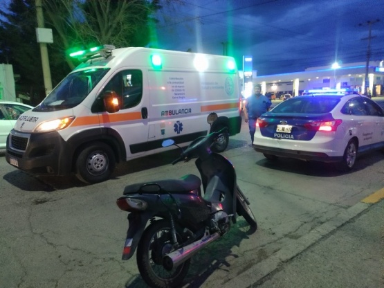 Un motociclista atropellado por taxista en pleno centro