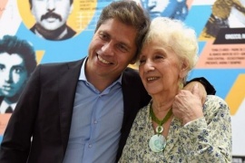 Axel Kicillof saludó a Estela de Carlotto por su cumpleaños número 93