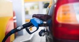 Combustibles: postergan a 2024 la suba de los impuestos que impactan en el precio
