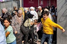 El primer grupo de extranjeros y de heridos sale de Gaza hacia Egipto